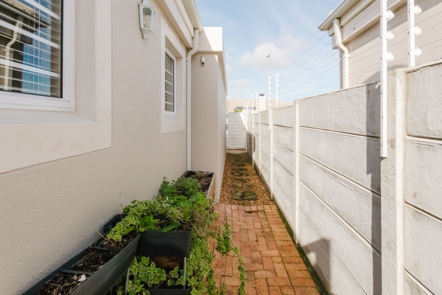 4 Bedroom Property for Sale in Sunningdale Western Cape
